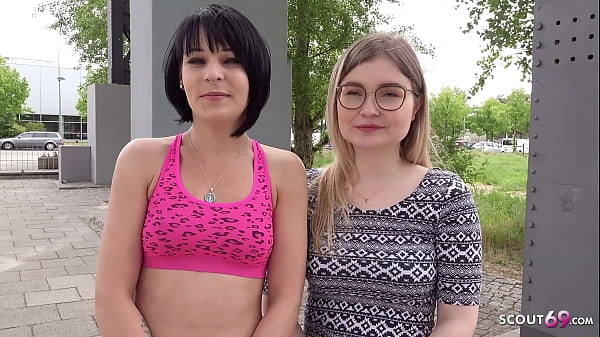 GERMAN SCOUT – ZWEI ZARTE BERLINER GIRLS ZU IHREM ERSTEN FFM DREIER ÜBERREDET